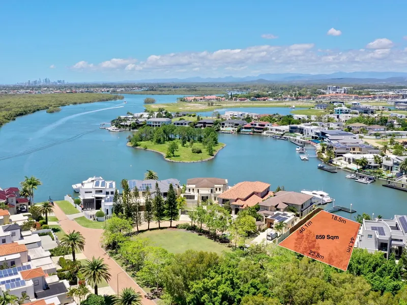859㎡ Rare Waterfront Land in Sanctuary Cove