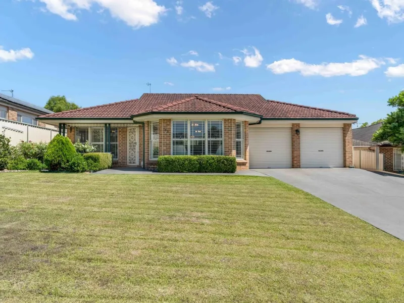 LARGE AND MODERN FAMILY HOME IN THE HEART OF THORNTON