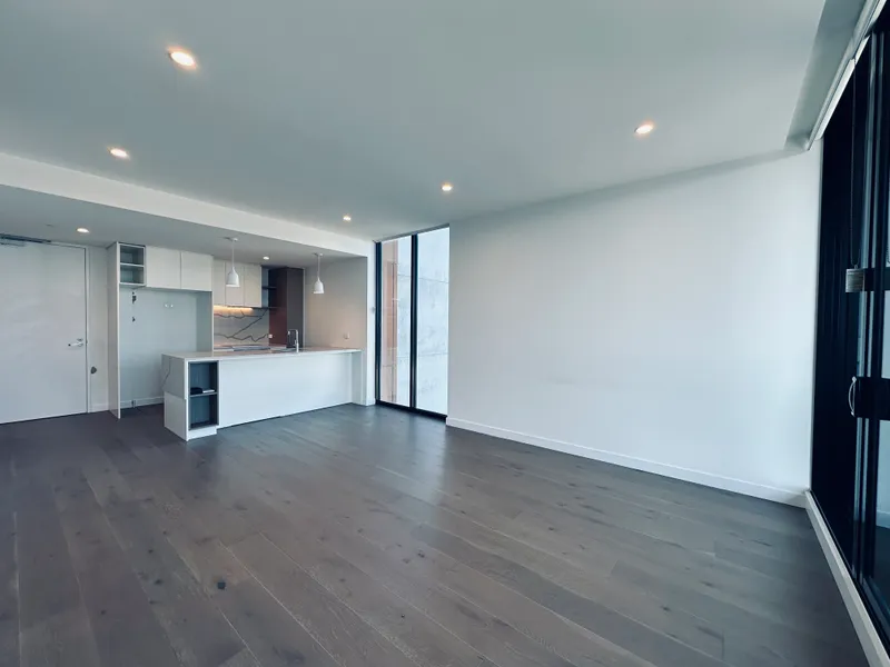 Luxury Living at 1060 Carnegie (Optional Extra Car Space for $30/Week)