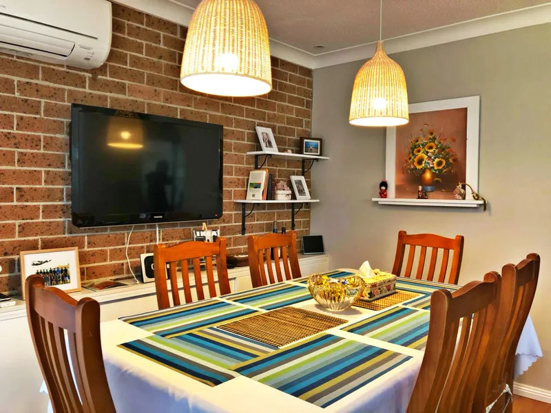 Modern Nearly New 3 Bedrooms Unit Available Now!