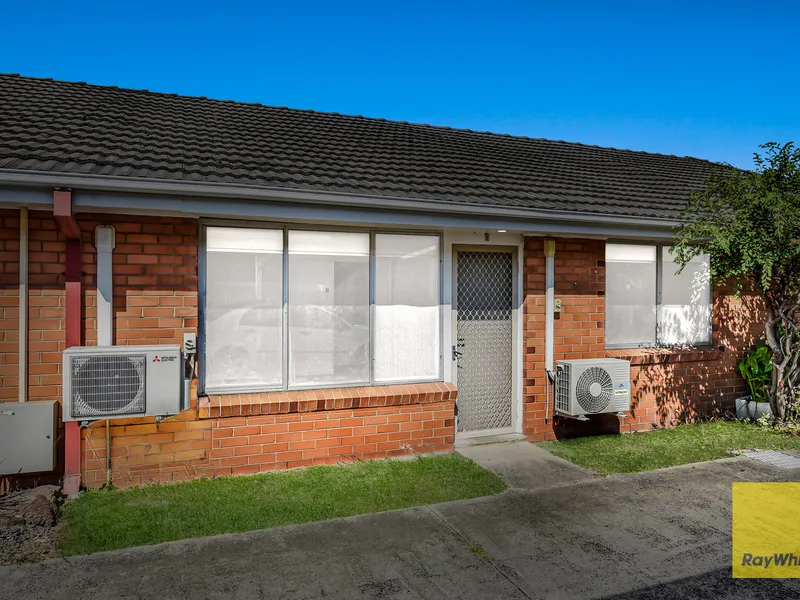 IMMACULATE RENOVATED UNIT IN A CONVENIENT LOCALE !