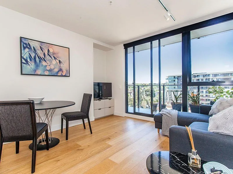 Stylish and Slick Apartment in Prime Location