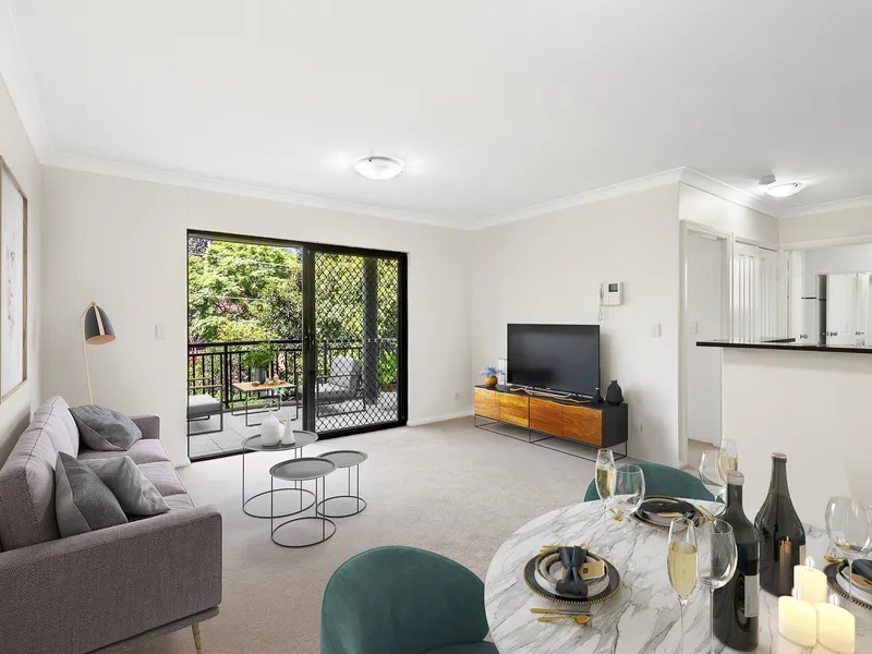 Leafy Haven With Ultimate Convenience