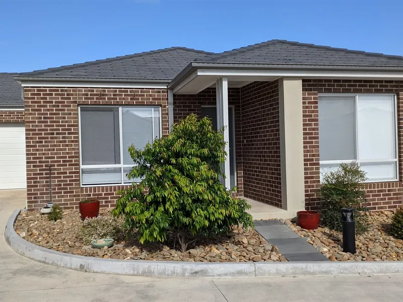 Chic new townhouse in thriving area in Grovedale!