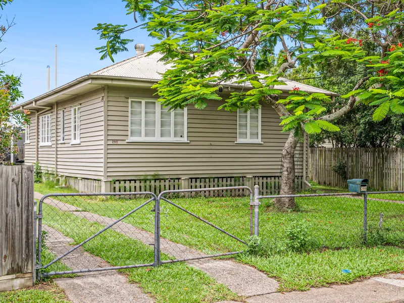 POST WAR HOME ON 607m2 LMR BLOCK