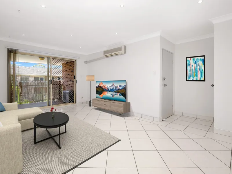 Sunny Top Floor Unit