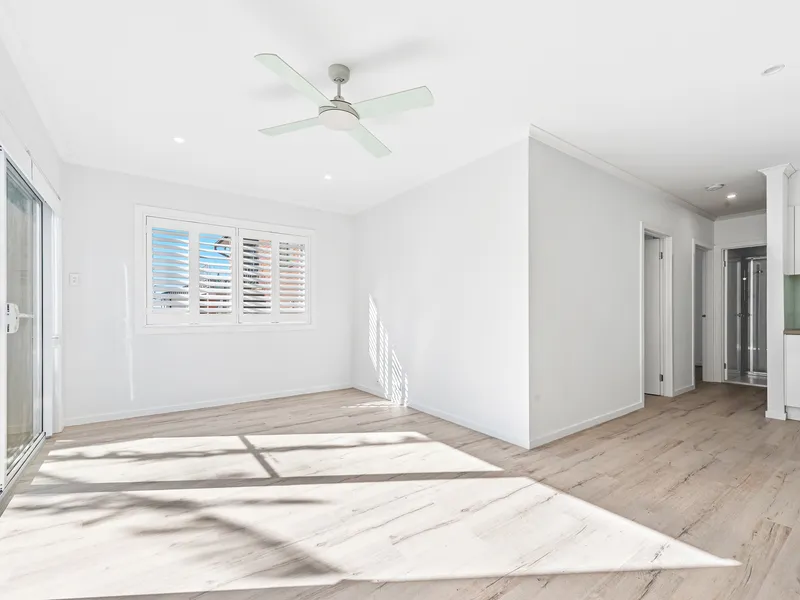 Bright Contemporary Entertainer Near Mall and Beaches 