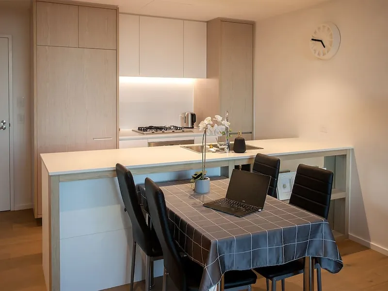 Fully Furnished One Bedroom Apartment - Darling SQ ST Leon