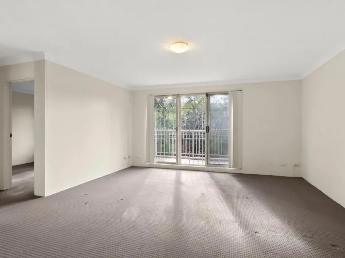 Top floor two bedroom apartment just moments away from Centennial Parklands