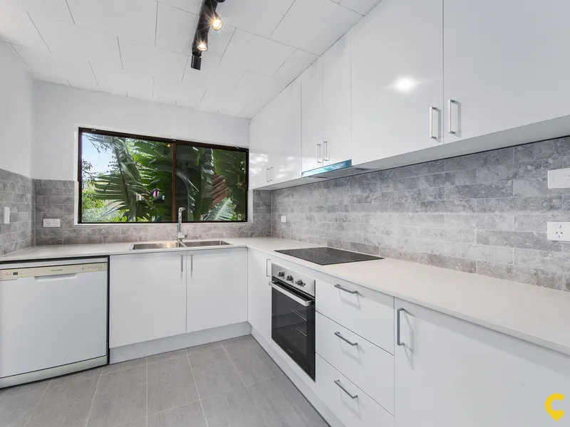 SPECIAL OFFER!!!! 1X WEEK FREE IF MOVE IN BY CHRISTMAS!!!! DUCTED AIR-CONDITIONING... RIVER VIEWS... POOL... BATH... DISHWASHER...