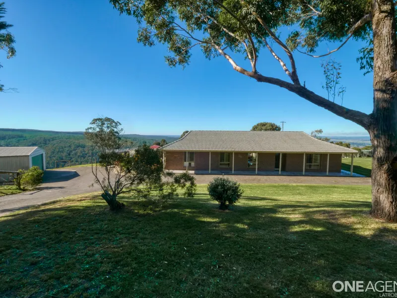 Country Living With Panoramic Views