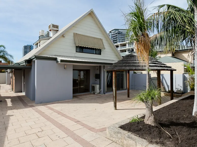 Private and Spacious 5-Bedroom Home in Prime Applecross Location