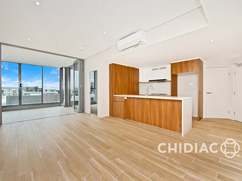 Modern residence | Water views | Conveniently located