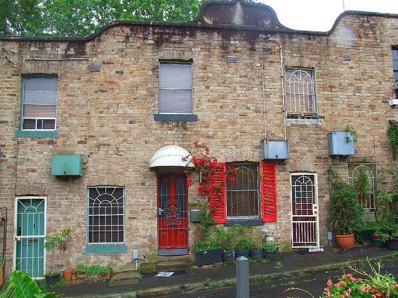 Two bedroom terrace in sought after Paddington hub