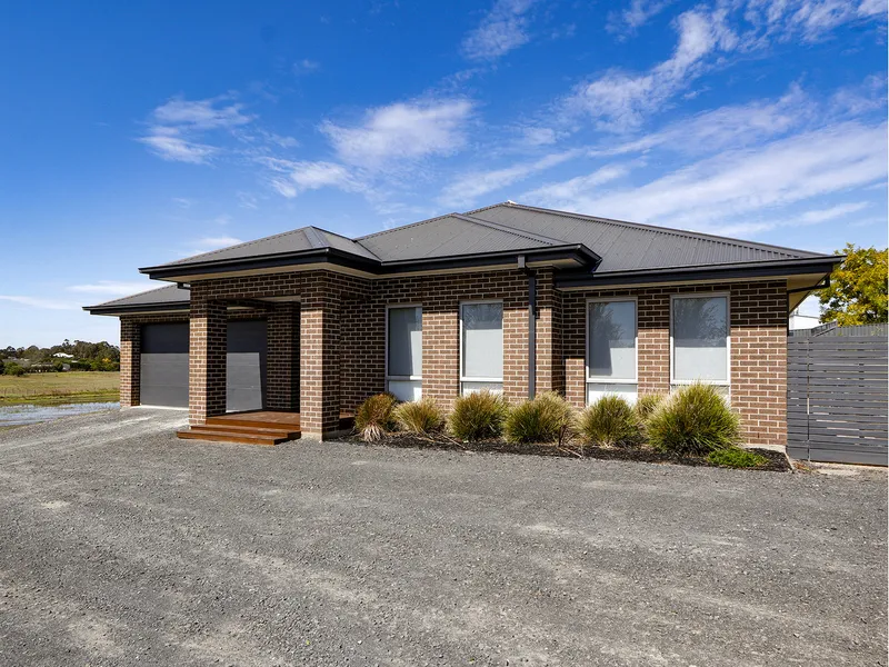 TRANQUIL AND CONTEMPORARY LIVING