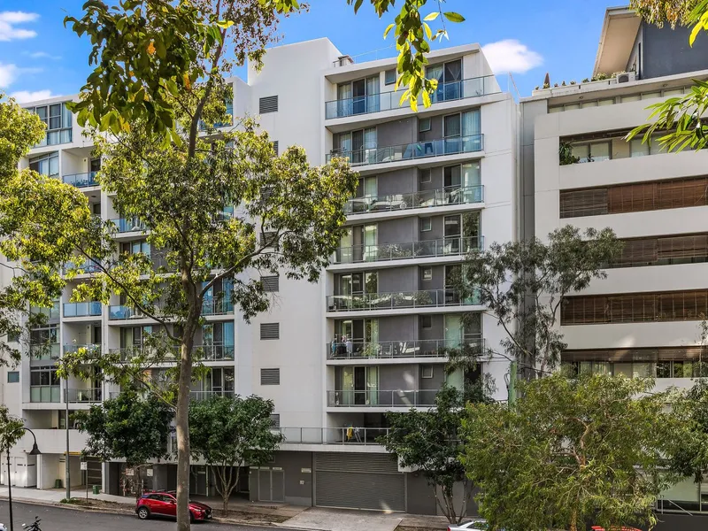 Luxury 3 Bedrooms + Study Penthouse Apartment In Rockdale CBD