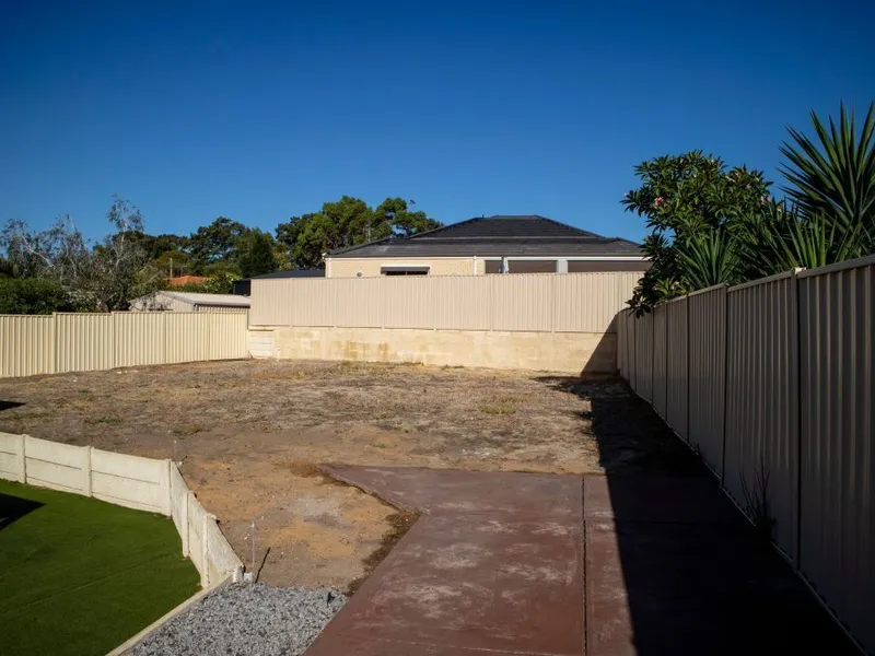 Perfectly located Hamersley Block