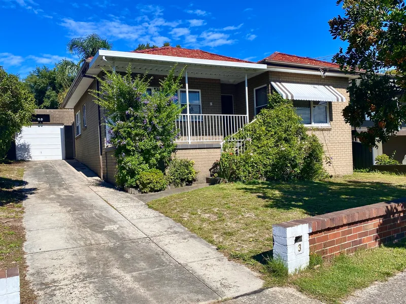 Freestanding home in a quiet & convenient location