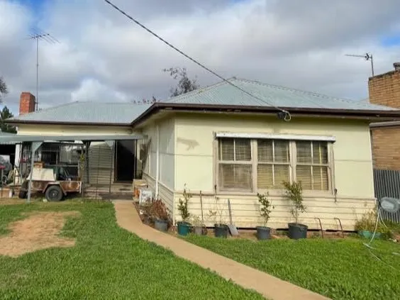 Hard To Find 3 bedroom, 1 Bathroom Home in Sea Lake Victoria