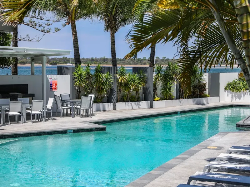 PERFECT NORTH / EAST ASPECT WITH VIEWS TO RESORT POOL & THE BROADWATER. 