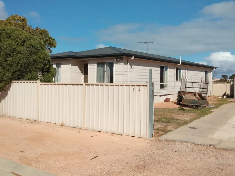 Ceduna 4 bedroom 2 bathroom modern house