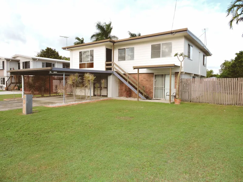 HIGHSET - BIG DECK - BREEZY - GREAT LOCATION!