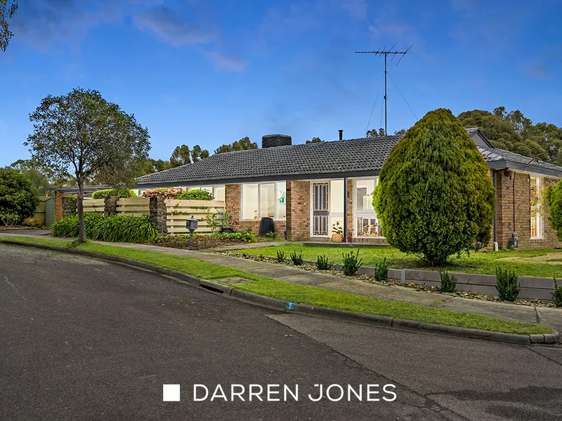 A Garden Entertainer With Family Charm
