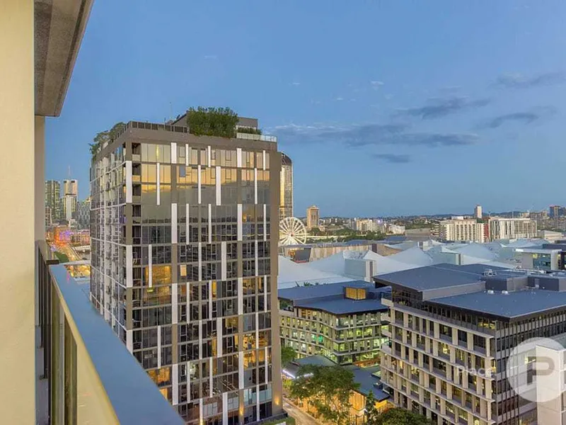 LIVE IN THE HEART OF SOUTHBANK