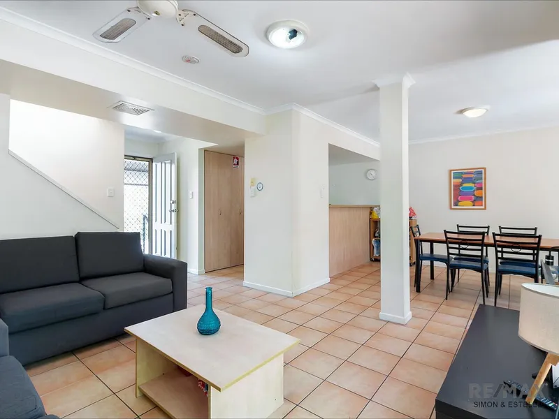 Terrific Deal of Living! All bills inclusive & fully furnished townhouse in Robertson QLD 4109