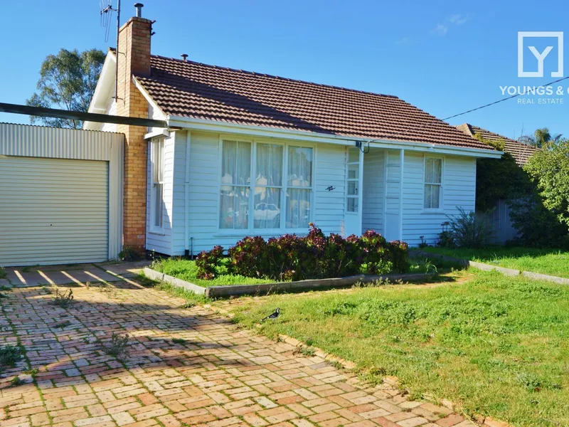 EASY WALKING DISTANCE TO MOOROOPNA GOLF COURSE & TOWN CENTRE