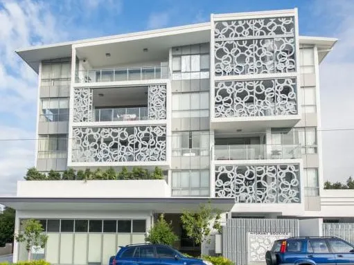 Live a low maintenance lifestyle in this 2 BR modern apartment – Ready to move in
