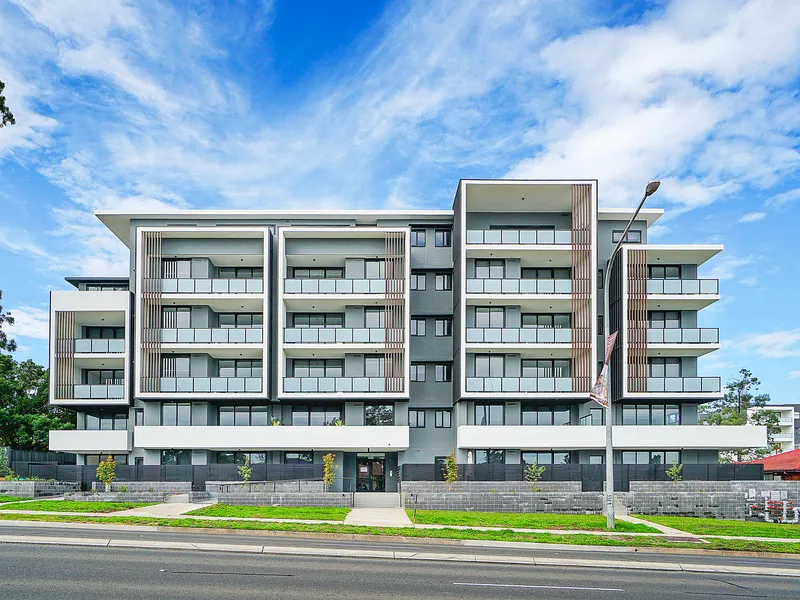 Near New Stylish 2 Bedroom Unit