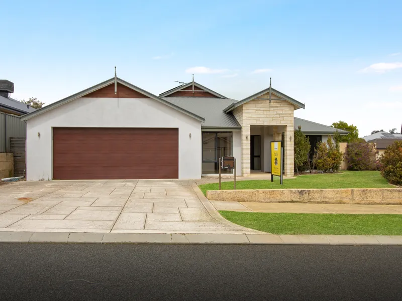 FANTASTIC SIZED FAMILY HOME WITH A POOL!