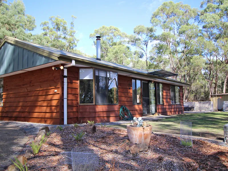 Bush Retreat In Oyster Cove