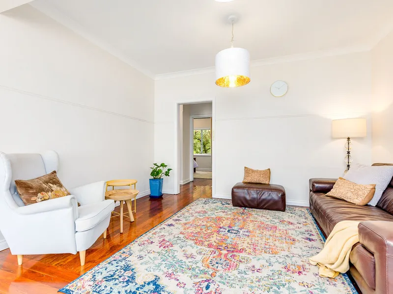 Bright, airy and move-in ready cottage