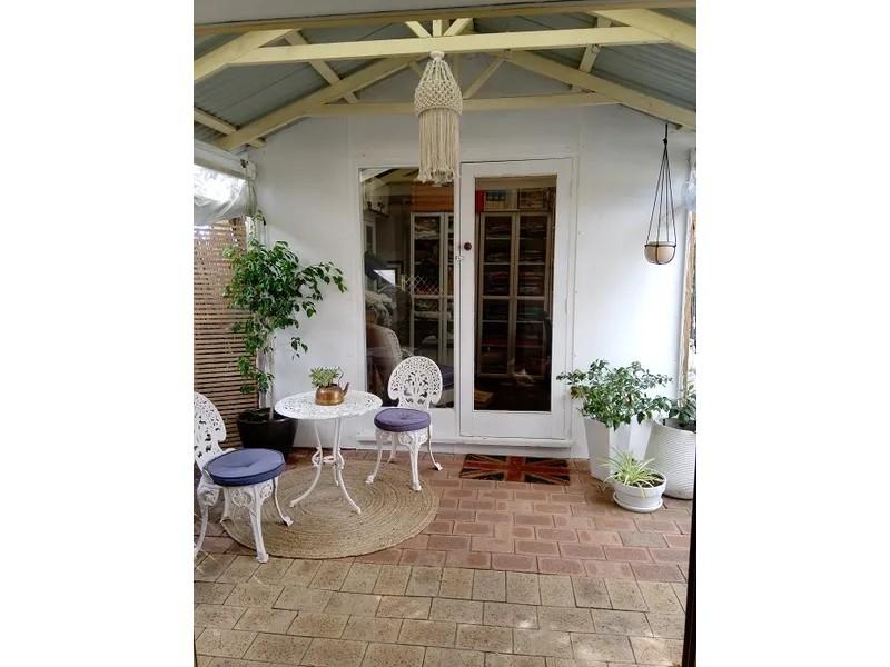 Tick all the right boxes with this TWO car bay front unit!