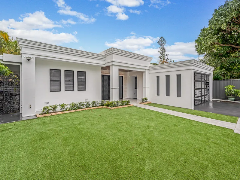 FOUR BEDROOM HOUSE - CHEVRON ISLAND