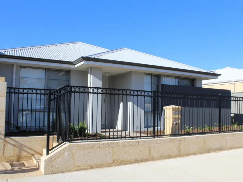 IMMACULATE & SPACIOUS  HOME