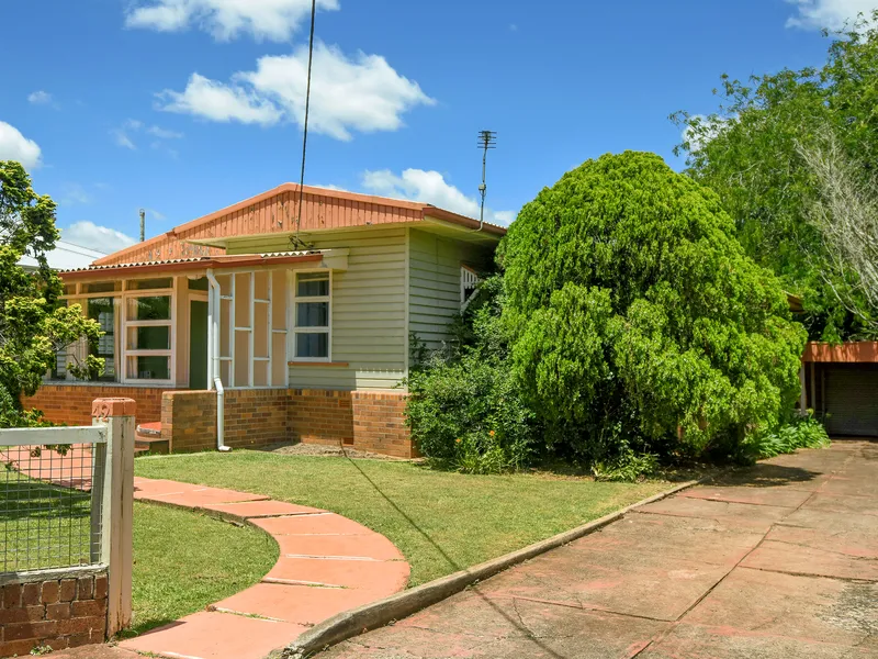 East Toowoomba Hidden Gem on 1513m2
