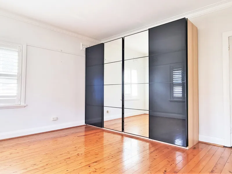 ELEGANCE ON EASTERN HILL - 2 Bed Plus Home Office or Separate Dining Room