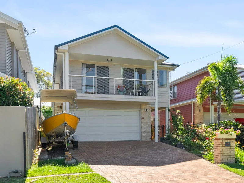 Modern family home within a short walk to Cleveland town centre
