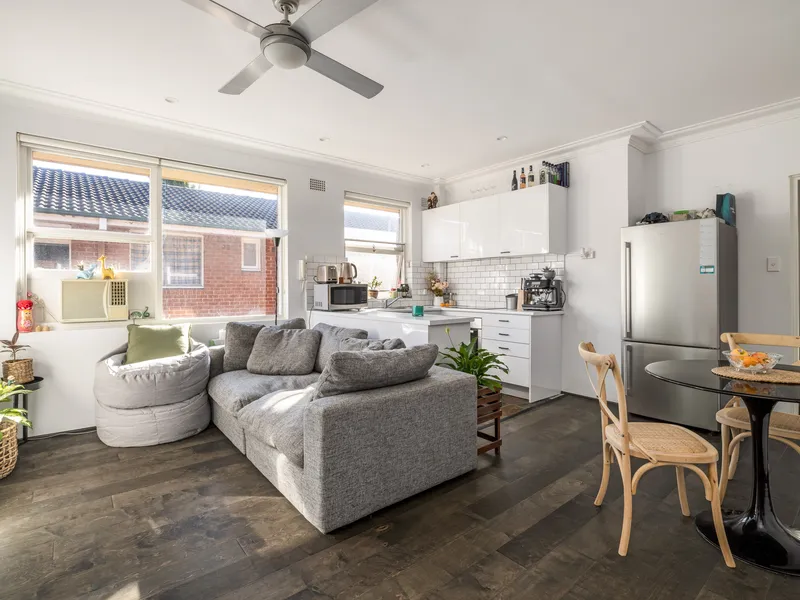 Entry level opportunity in a fresh and bright apartment