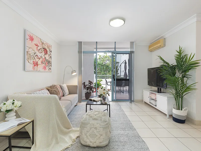 Serene And Central Beachfront Apartment