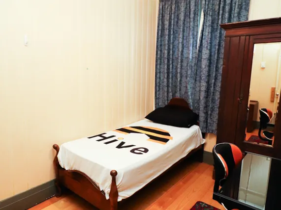 BUDGET ROOMING ACCOMMODATION in Spring Hill - Suitable for Students & Young Professionals!
