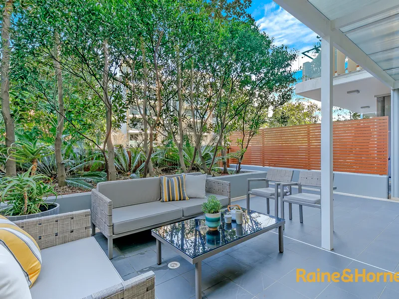 Magnificent Large 3-Bedroom Modern Living with Private Courtyard