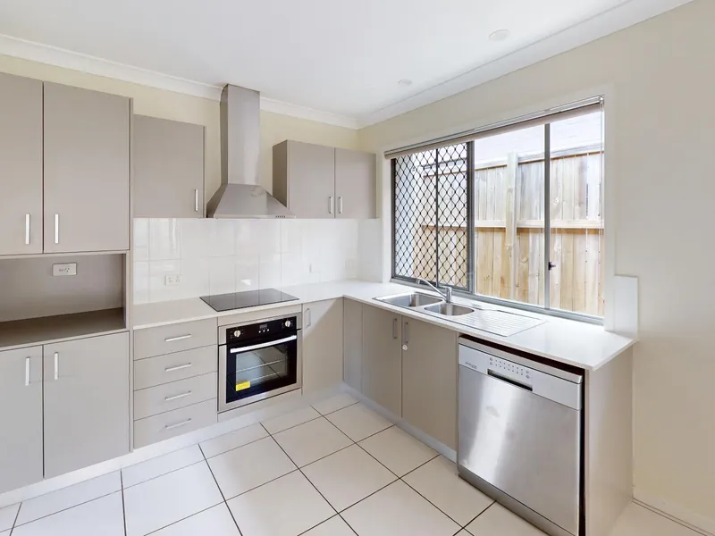 Spacious 5 Bedroom Home in Sought After Brentwood Forest Estate, Bellbird Park.