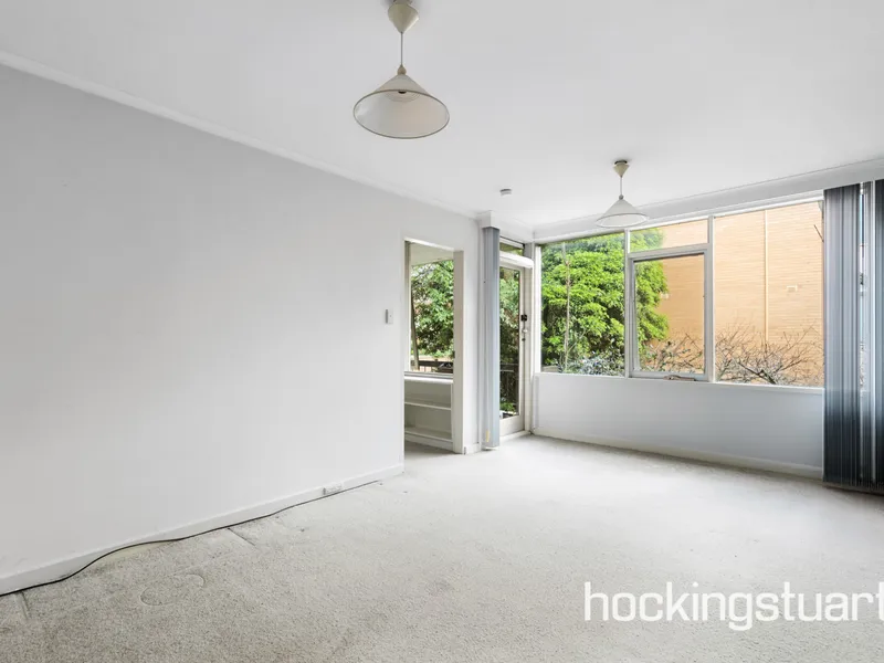 Spacious, light-filled pad in leafy Fitzroy