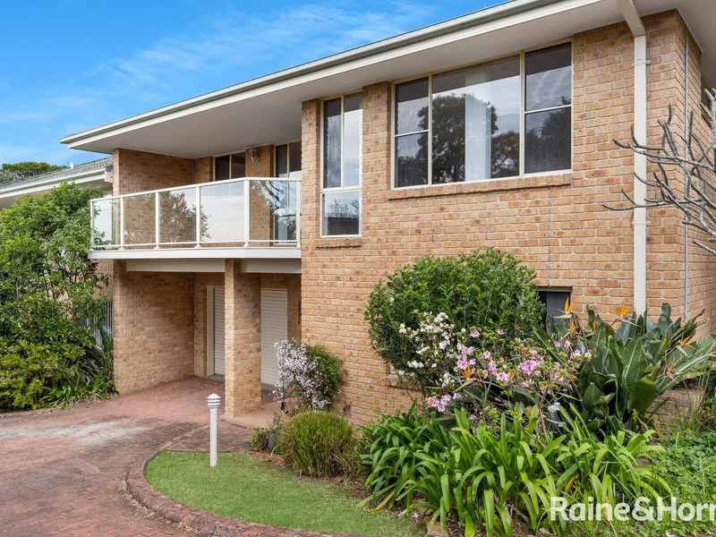 Townhouse with River Views!