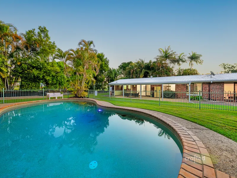 acreage life 🍃 | Immaculate Dual Lifestyle (2 x Complete Homes) + Warehouse Shed with Three-Phase-Power on 5,000m2 in ‘Elizabeth Park’!