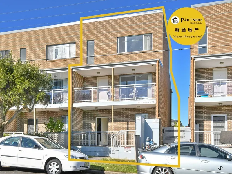 Large Contemporary Townhouse With Double Side By Side Lockup Garage